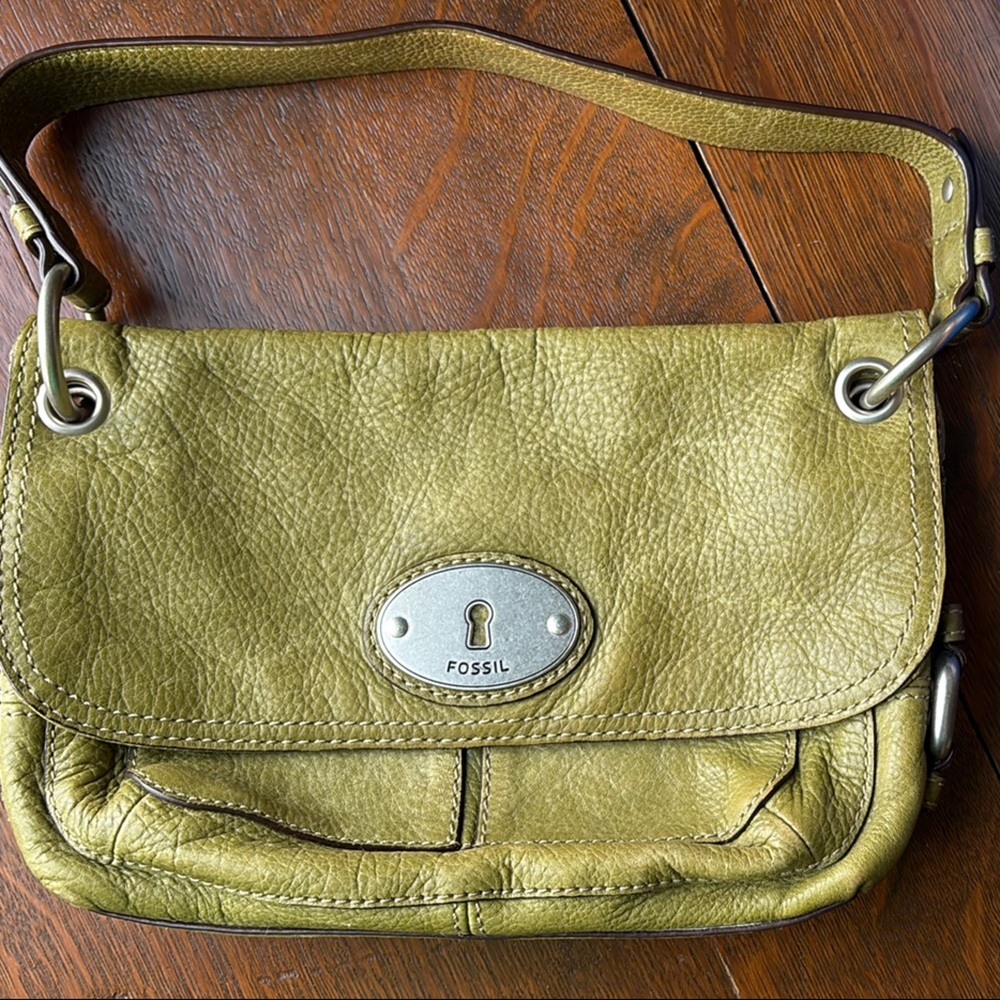 Fossil Green Leather Shoulder Bag with Gentle Wear